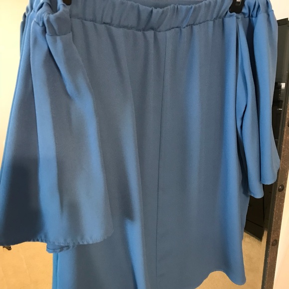 ❌ SOLD ❌ Blue off-the-shoulder top - Picture 6 of 6